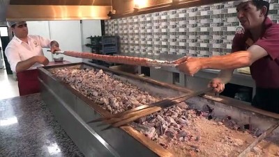 Ahşap Şiş Adana Kebabına Lezzet Kattı