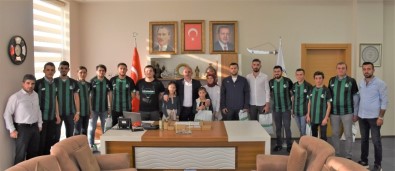 Başkan Kılıç, Sakaryaspor Formalarını Takdim Etti