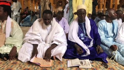 Batı Afrika'nın En Büyük Camisi İbadete Açıldı