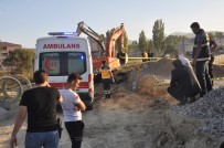 Bulanık'ta Ekskavatör İle Duvar Arasında Sıkışan İşçi Hayatını Kaybetti