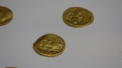 Çanakkale'de Bin 500 Yıllık Bizans Definesi Bulundu