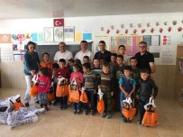 MUAMMER KÖKEN - Çiçeklerin Geliriyle 21 Öğrenciye Kırtasiye Yardımı Yapıldı