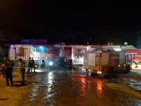 YAKIT DEPOSU - Cizre'de Yakıt Deposu Patlayan Tırın Sürücüsü Ağır Yaralandı