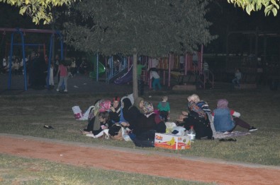 İstanbullular geceyi parkta geçirdi
