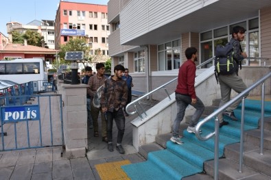 Kaçak Göçmenleri 'İstanbul' Diyerek Kırıkkale'ye Bıraktılar