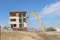 KAĞITHANE BELEDİYESİ - Kağıthane'de Riskli Bina Kontrollü Bir Şekilde Yıkıldı