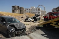 SEYRANTEPE - Otomobil İle Hafif Ticari Araç Çarpıştı Açıklaması 1'İ Ağır 2 Yaralı