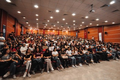 Pamukkale Üniversitesi  Yeni Dönem 'Oryantasyon Günü'Nü Tamamladı