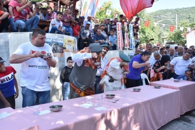 2 Dakika İçinde İçinde 2 Kilo Bal Yedi