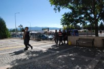 KAPKAÇ - Gediz'de Tırnakçılık Ve Kapkaç Yapan İran Uyruklu Şahıs Tutuklandı