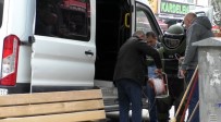 BOMBA İMHA UZMANI - Kars'ta ATM Önünde Unutulan Çanta Fünyeyle Patlatıldı