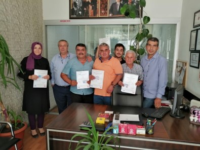 Salihli'de Emlakçılar Belgelerini Aldılar