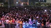 ECE SEÇKİN - Şarkıcı Ece Seçkin Kilis'te Konser Verdi