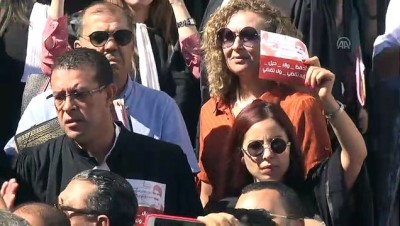 Tunus'ta Avukatlar Adliyede Eylem Yaptı