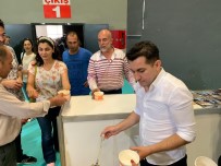 HAKKARI VALILIĞI - Vali Yardımcısı Duruk, Fuarda Misafirlere 'Devin' Çorbası İkram Etti