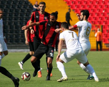 Akhisarspor, Karagümrük'ten Puanla Döndü