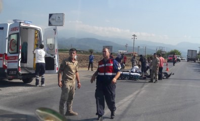 Erzin'de Motosiklet Kazası Açıklaması 3 Yaralı