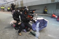 HÜKÜMET KARŞITI - Hong Kong'da Polisten Göstericilere Plastik Mermili Müdahale