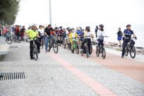 BOSTANLı - Okula Bisikletle Gittiler