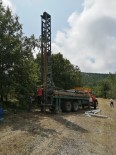 JEOLOJI - Bin 100 Metre Kotundaki Tarlada Yeraltı Suyu Bulundu