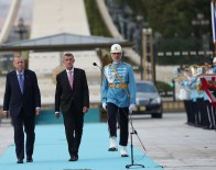 İBRAHİM KALIN - Çekya Başbakanı Babis'i Resmi Törenle Karşıladı