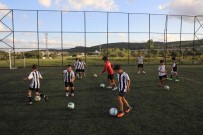 FUTBOL OKULU - Eyüpsultanlı Gençlere Ücretsiz Futbol Eğitimi