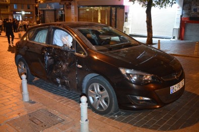 Fatih'te Motosiklet İle Otomobil Çarpıştı, 1 Kişi Öldü, 1 Kişi Ağır Yaralandı