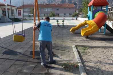 İnönü Belediyesi Okul Bahçelerinde Temizlik Seferberliğine Başladı