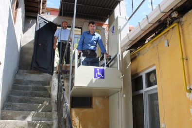 Kastamonu'da Diyalize Giderken Kucakta Taşınan Hastanın Yardımına Kaymakamlık Koştu