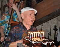 Kuşadalı Ünlü Caz Müzisyeni Muvaffak Falay 89 Yaşında