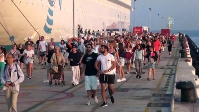 Kuşadası'na 3 Kruvaziyerle 4 Bin 230 Yolcu Geldi