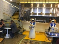 ROBOT - Robot garsonlar iş başında