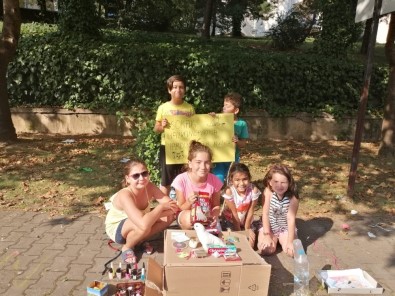 Yavru Kedilerin Bakımı İçin Tezgah Kurup Satış Yaptılar