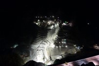 ÇORUH NEHRİ - Yusufeli Barajı İnşaatının Etkileyici Gece Görünümü