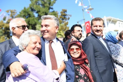 AK Partili Milletvekiline Kadınların İlgisi