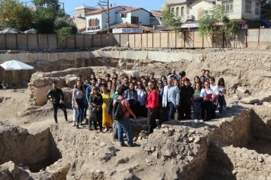 Akhisar'da 'Merkez Çarşı' Canlandırma Projesinde Çalışmalar Devam Ediyor