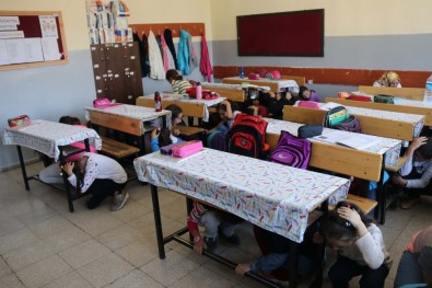 Bitlis'te Öğrencilere Deprem Çantası Ve Eğitimi