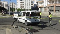 GAZİ YAŞARGİL - Diyarbakır'da Trafik Kazası Açıklaması 2 Yaralı