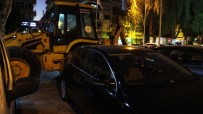 İŞ MAKİNESİ - Haciz Edilmek İstenen Makam Arabasını Böyle Korudular