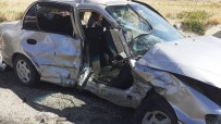 Kırıkkale'de İki Otomobil Çarpıştı Açıklaması 1 Ölü, 10 Yaralı Haberi