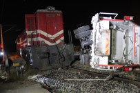 Lokomotif Çöp Kamyonuna Çarptı Açıklaması 3 Yaralı