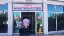SOĞUK ALGINLIĞI - Öğrencisine Hastane Odasında Ders Veriyor