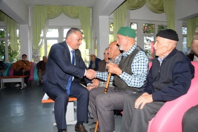Vali Yazıcı'dan 'Dünya Yaşlılar Günü' Mesajı