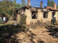 YAŞLI ÇİFT - Yaşlı Çift Kaldıkları Evde Çıkan Yangında Hayatını Kaybetti