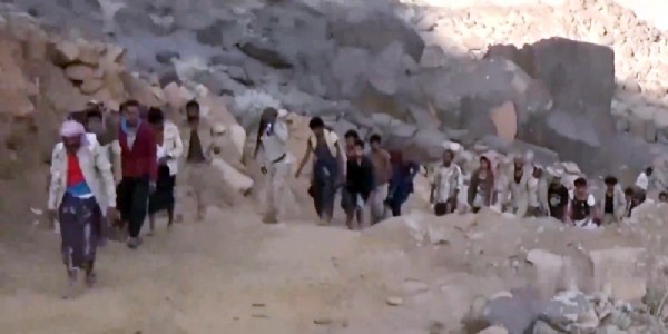 Husiler, esir aldıkları askerlerin görüntüsünü yayımladı