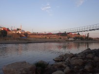 ÜNİVERSİTE ÖĞRENCİSİ - Asma Köprünün Onarılıp Turizme Kazandırılmasını İstiyorlar