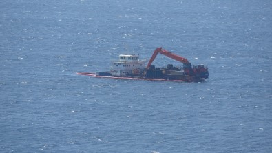 Bozcaada'da Karaya Oturan Gemi Kurtarıldı
