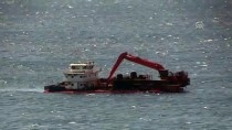 Bozcaada'da Su Alınca Karaya Oturtulan Gemi Yüzdürüldü Haberi