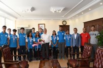 KıRKPıNAR - Deniz Küreği Şampiyonlarından Vali Pekmez'e Ziyaret