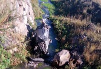 Kars'ta Otomobil Dereye Uçtu Açıklaması 2 Yaralı Haberi